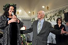 ...oraz Jan Paweł Gawlik, dyrektor który przed trzydziestu pięciu laty  przyjął do pracy Annę Dymną. Jubileusz - prowadzony lekk