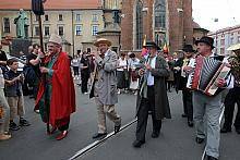 Zgodnie z tradycją towarzyszyła mu orkiestra zwierzynieckich "mlaskotów".