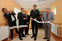 Uroczystość rozpoczęła się tradycyjnym przecięciem wstęgi.