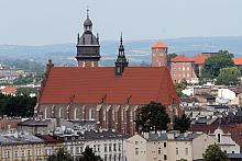 Dominujący nad kazimierską zabudową kościół Bożego Ciała.