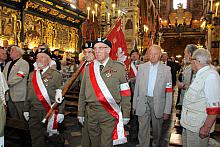 ...a przy nich ostatni polscy żołnierze z lat 1939-1945, którzy walczyli najdłużej i nigdy nie przeżyli prawdziwej radości zwyci