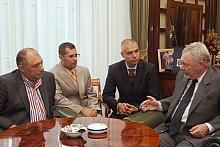 Craiova jest historyczną stolicą regionu Oltenia, ośrodkiem administracyjnym i największym miastem okręgu Dolj. Ma ponad 300 tys