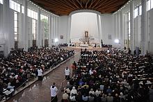 ...przybyłych na Międzynarodowy Kongres dla Pokoju "Ludzie i Religie". 