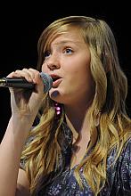 ...a tych młodym wykonawcom nie brakuje.