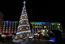 Dekoracje świąteczne na placu Jana Nowaka-Jeziorańskiego w Krakowie