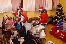 Przekazanie paczek od św. Mikołaja chorym dzieciom w Szpitalu im. Żeromskiego