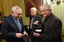 Wręczenie Nagrody Kowadła Włodzimierzowi Cimoszewiczowi