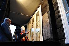 Odsłonięcie tablicy upamiętniającej prof. Karola Estreichera i jego żonę Teresę Lasocką – Estreicher