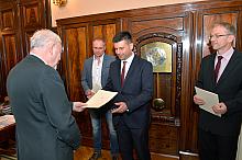 Wręczenie certyfikatów przedstawicielom wyróżnionych stacji kontroli pojazdów