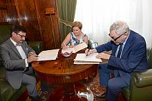 Podpisanie umowy na zakup nowych urządzeń do monitorowania powietrza w Krakowie