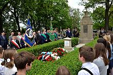 Uroczyste złożenie kwiatów na grobie Włodzimierza Przerwy-Tetmajera