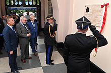 Odsłonięcie tablicy upamiętniającej rewitalizację obiektów Komendy Straży Pożarnej i Jednostki Ratowniczo-Gaśniczej Nr 1 w Krakowie przy ul. Westerplatte 19