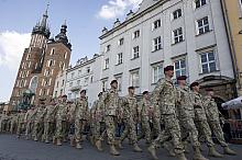 Uroczyste pożegnanie żołnierzy lecących do Afganistanu na służbę