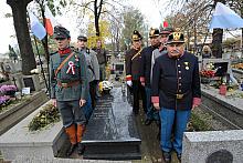 Uroczyste złożenie kwiatów na mogile kpt. Antoniego Stawarza - wyzwoliciela Krakowa