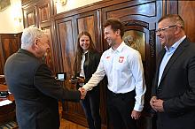 Spotkanie z mistrzami świata w slalomie kajakowym Aleksandrą Stach i Marcinem Pochwałą