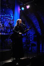 Łada Marija Gorpienko. Z gitarą.