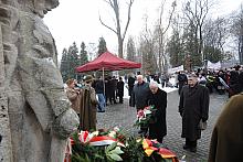 ...organizacji społecznych...