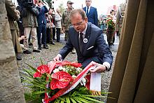 Uroczystości pod pomnikiem upamiętniającym obalenie słupów granicznych przez I Kompanię Kadrową