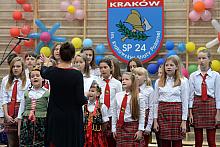 Uroczysta akademia z okazji Święta Szkoły połączona z otwarciem zaadoptowanego budynku dodatkowego szkoły na oddziały szkolne i przedszkolne, Szkoła Podstawowa nr 24