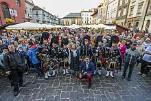 Szkocki wieczór. Scena na Małym Rynku